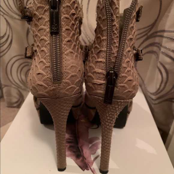 Jessica Simpson high heels! - Picture 4 of 9